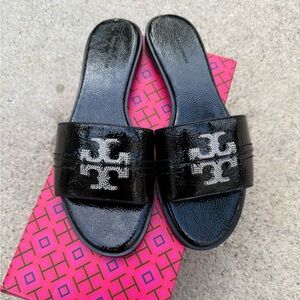 Sz8.5 - New Tory Burch EVERLY SLIDE SOFTY NAPLAK COW PATENT Perfect Black